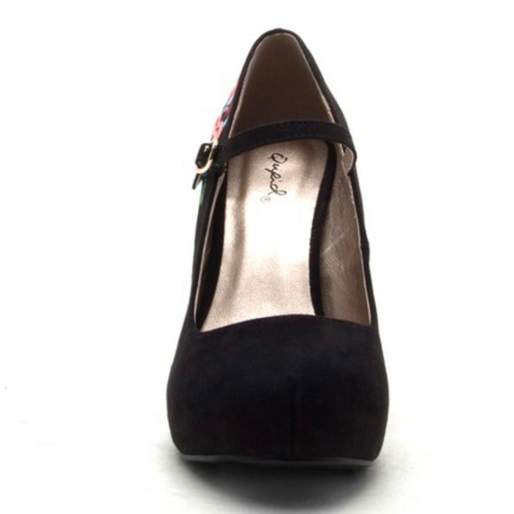 Black Embroidered Rose Faux Suede Mary Jane Retro heels Qupid fits like a 6 - Picture 3 of 6